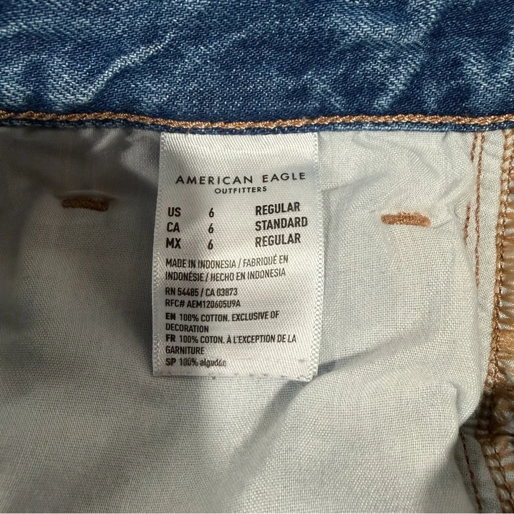 2/$25 American Eagle Outfitters Highest Rise Mom Jean Cotton Regular Distressed - Picture 7 of 8